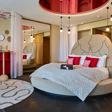 Le Reve - Luxe Hotel *