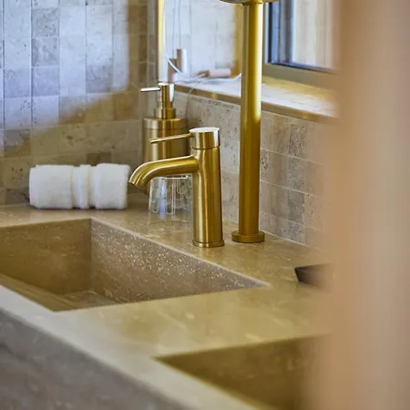 Le Reve - Luxe Hotel *