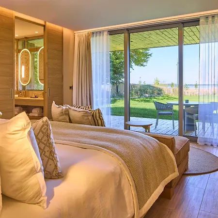 Le Reve - Luxe Hotel *